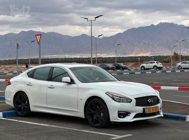 אינפיניטי Q70