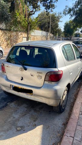טויוטה יאריס