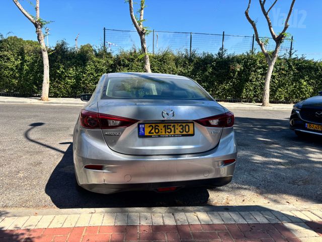 מודעת רכב מאזדה 3
