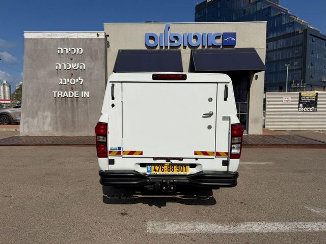 איסוזו די-מקס