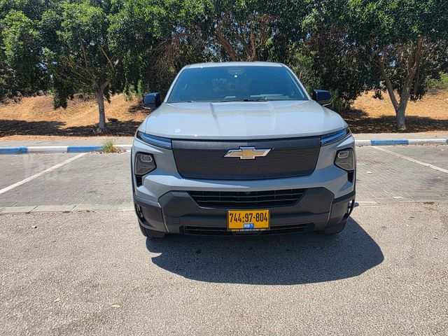 מודעת רכב שברולט סילברדו EV 2