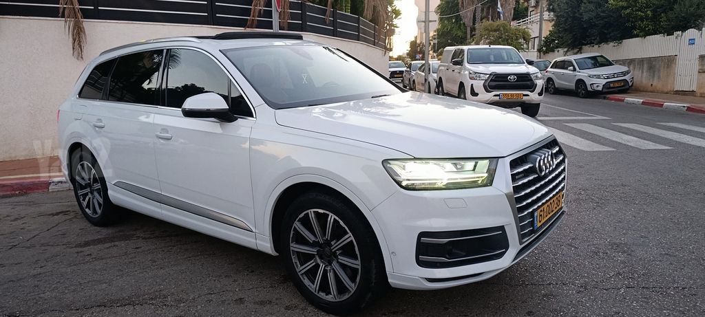 מודעת רכב אאודי Q7