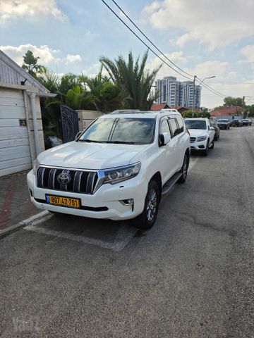 טויוטה לנד קרוזר