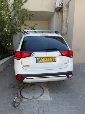 מיצובישי אאוטלנדר
