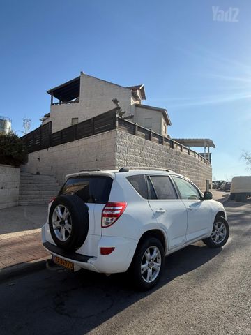 מודעת רכב טויוטה RAV4