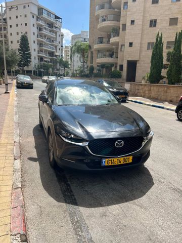 מודעת רכב מאזדה CX-30