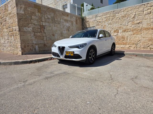 מודעת רכב אלפא רומיאו סטלביו