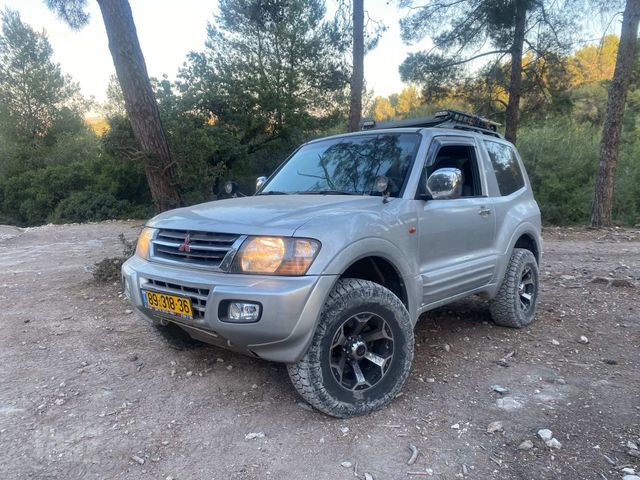 פג'רו GLS אוט׳ דיזל 5 מק 3 דל 3.2 (165 כ״ס)