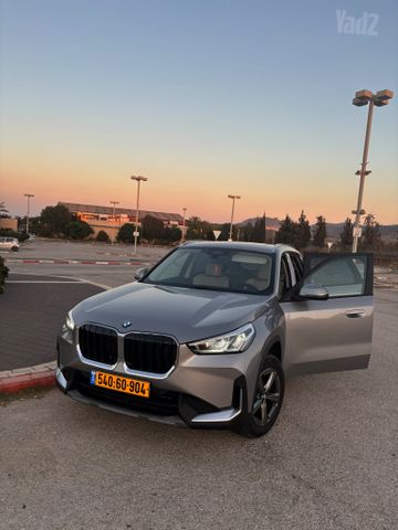 ב מ וו X1