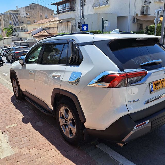 טויוטה RAV4