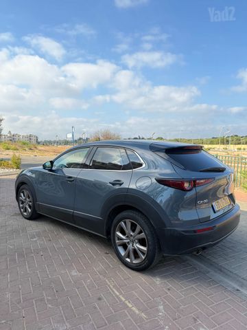 מודעת רכב מאזדה CX-30