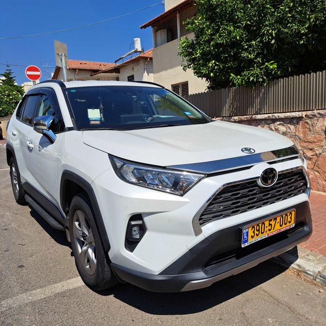 טויוטה RAV4