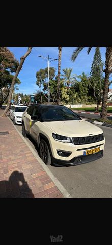 מודעת רכב ג'יפ קומפאס