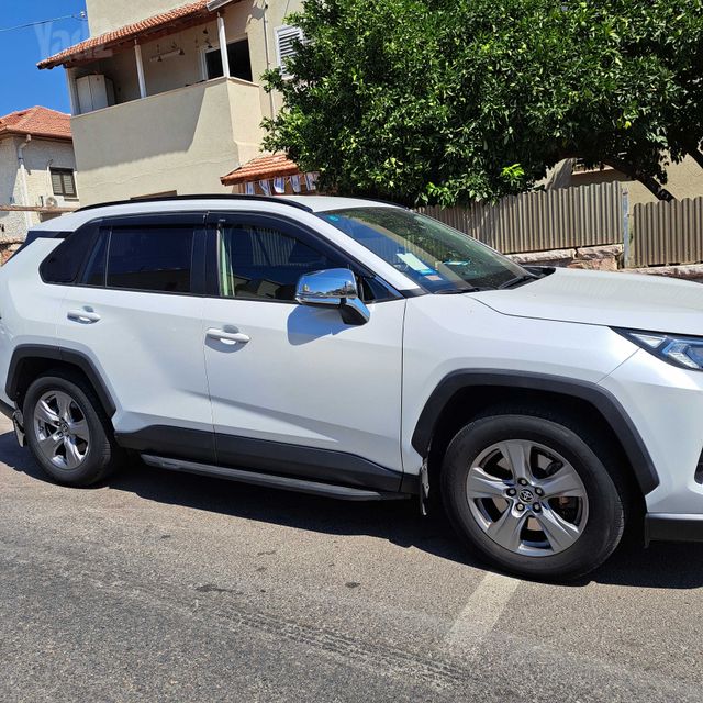 טויוטה RAV4