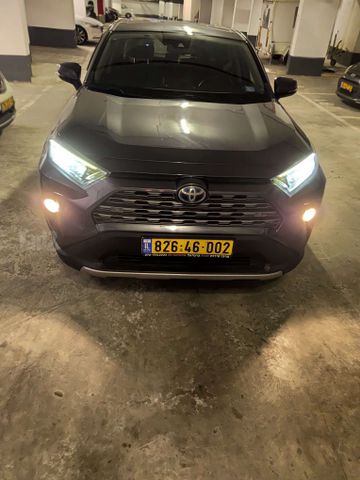טויוטה RAV4