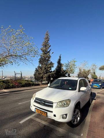 טויוטה RAV4