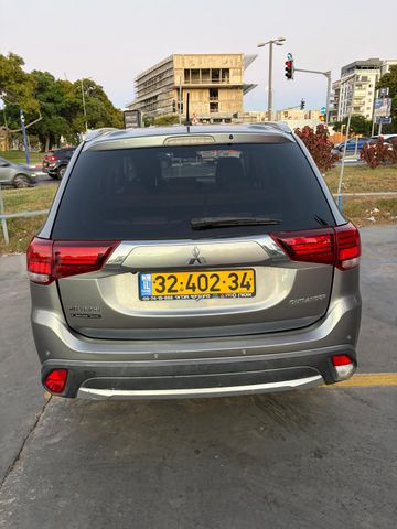 מיצובישי אאוטלנדר