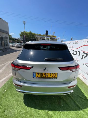 מיצובישי אאוטלנדר