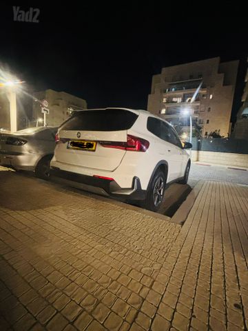 ב מ וו X1