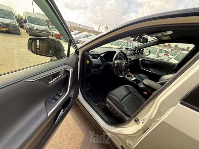טויוטה RAV4