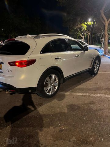 אינפיניטי QX70
