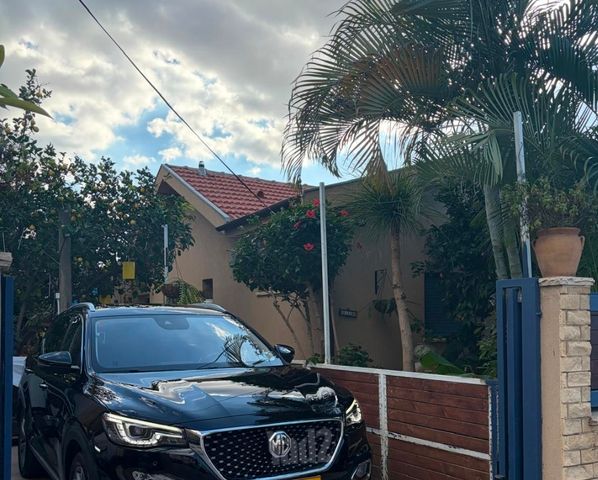 אם ג'י EHS PHEV