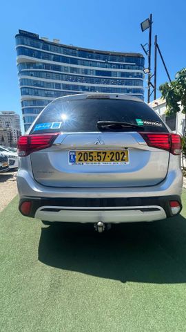 מיצובישי אאוטלנדר