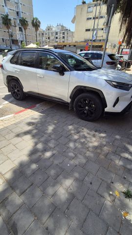 טויוטה RAV4