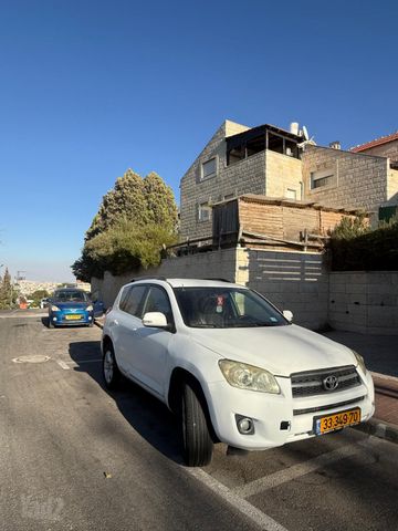 טויוטה RAV4