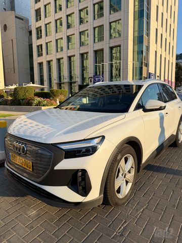 מודעת רכב אאודי Q4 e-tron