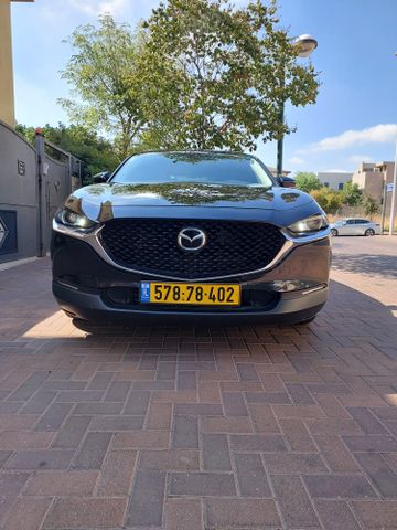 מודעת רכב מאזדה CX-30