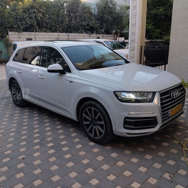 מודעת רכב אאודי Q7