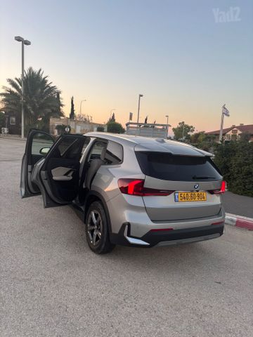 ב מ וו X1