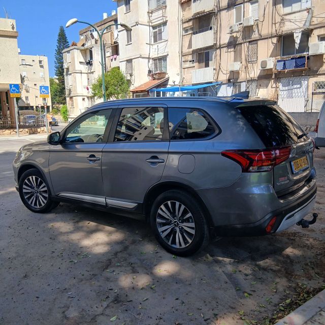 מיצובישי אאוטלנדר