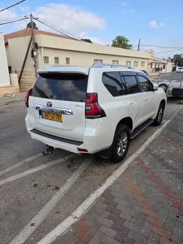 טויוטה לנד קרוזר