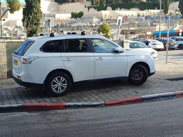 מיצובישי אאוטלנדר