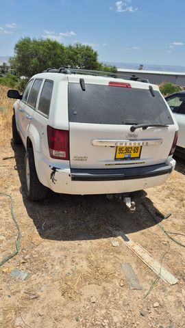 גרנד צ'ירוקי Laredo אוט׳ בנזין 3.7 (209 כ״ס)