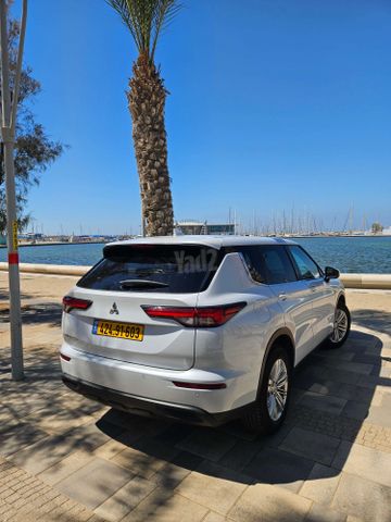מיצובישי אאוטלנדר