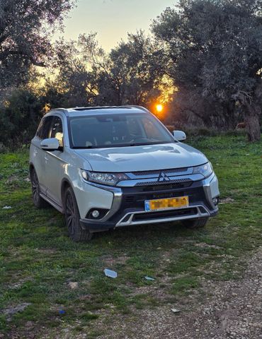 מיצובישי אאוטלנדר