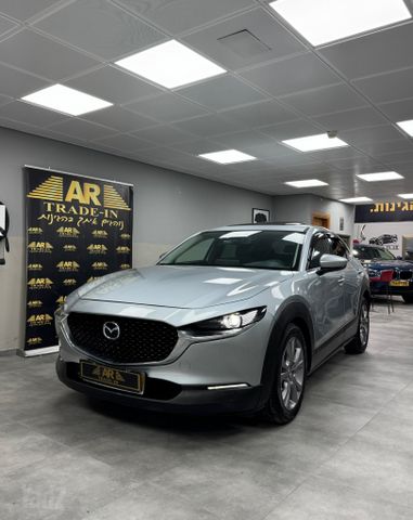 מודעת רכב מאזדה CX-30