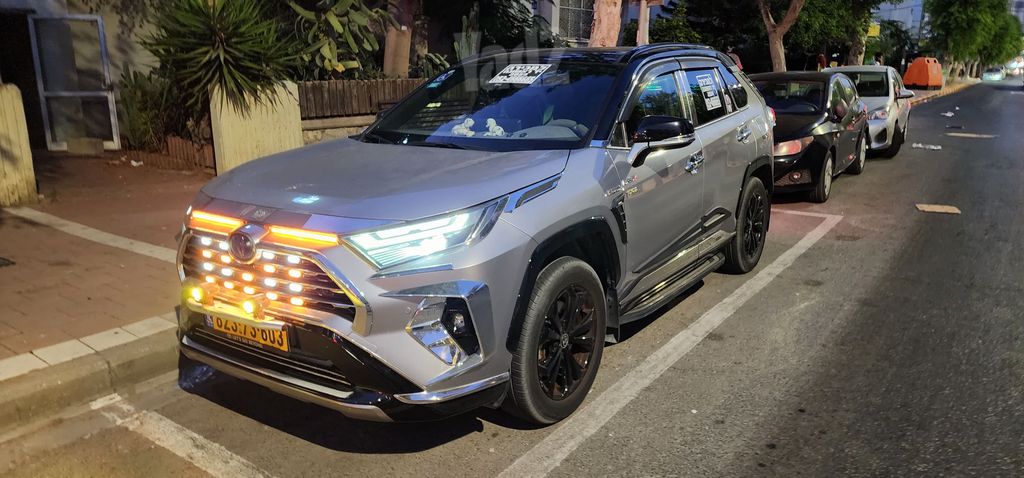 מודעת רכב טויוטה RAV4