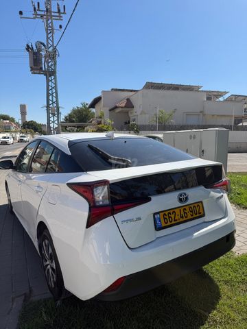 טויוטה פריוס