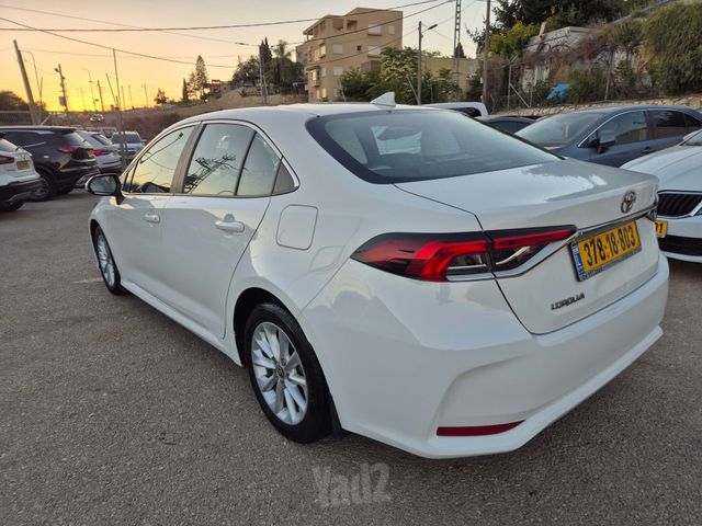 טויוטה קורולה