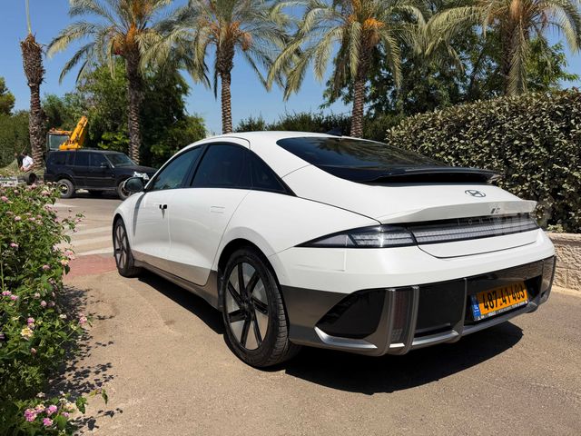 יונדאי איוניק 6