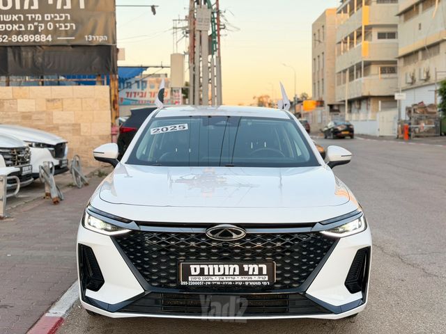 צ׳רי אריזו 8
