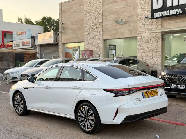 צ׳רי אריזו 8