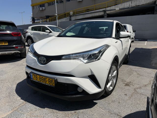 מודעת רכב טויוטה C-HR