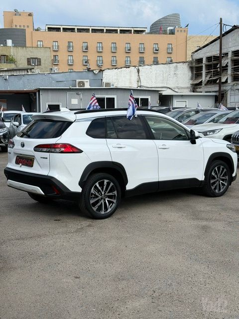 מודעת רכב טויוטה קורולה קרוס 2