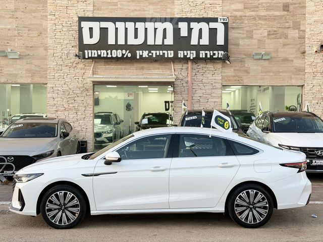 צ׳רי אריזו 8