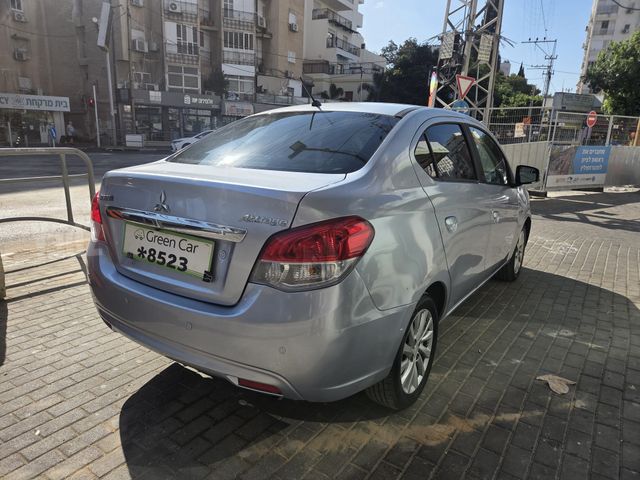 מיצובישי אטראז'